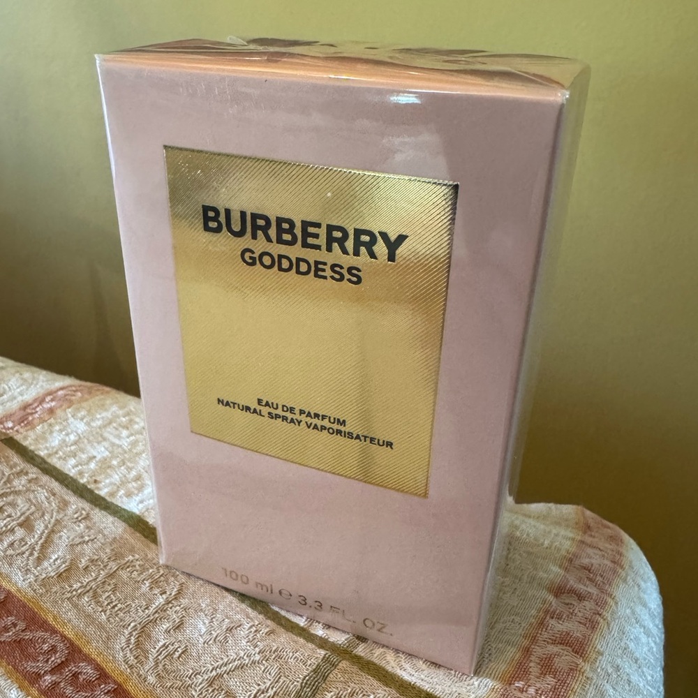 Burberry Goddess Eau de Parfum 3.3 ounces Gold New in box !